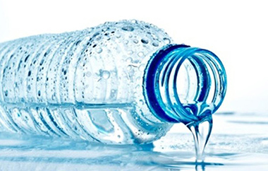 خطرات استفاده از بطری های آب معدنی